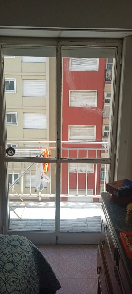 Depto 2 ambientes +  escritorio, con opcion a cocheera a una cuadra !!!