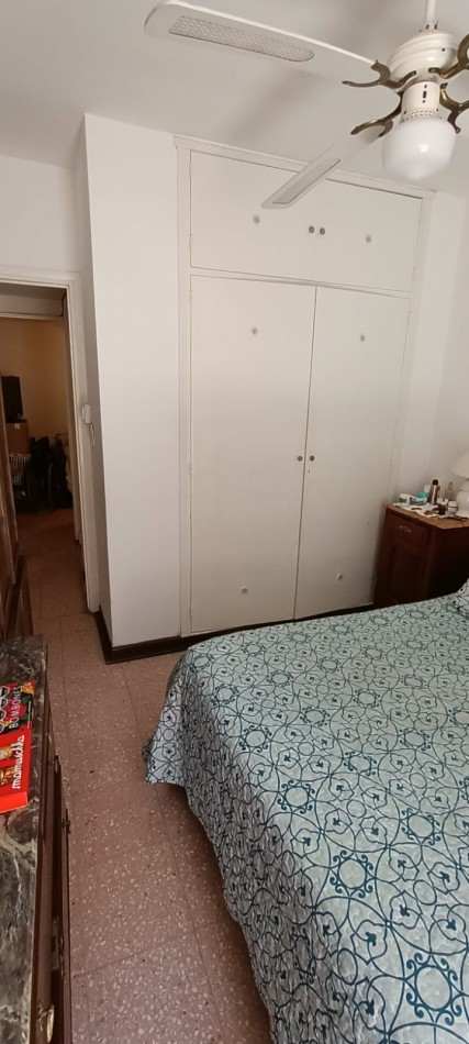 Depto 2 ambientes +  escritorio, con opcion a cocheera a una cuadra !!!