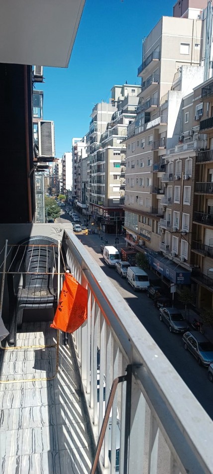 Depto 2 ambientes +  escritorio, con opcion a cocheera a una cuadra !!!