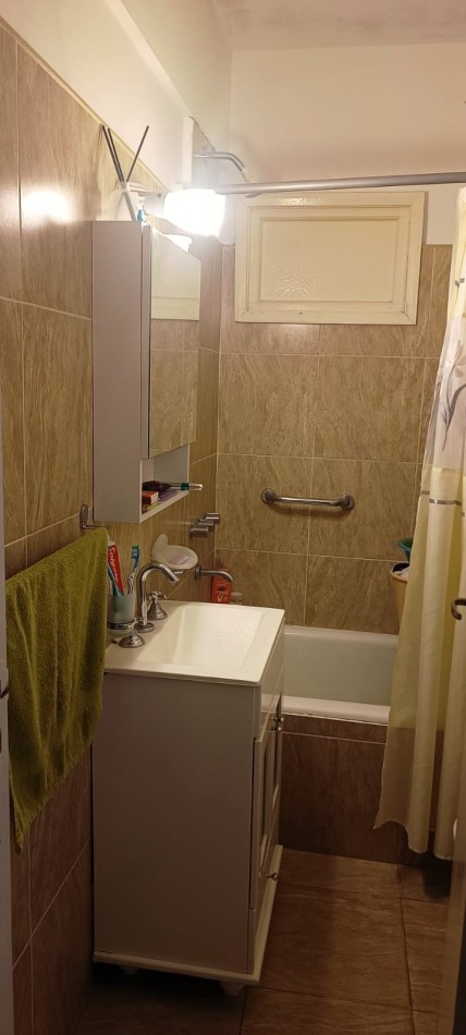 Depto 2 ambientes +  escritorio, con opcion a cocheera a una cuadra !!!