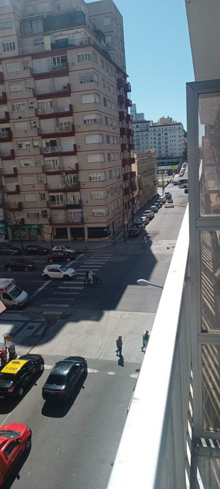 Depto 2 ambientes +  escritorio, con opcion a cocheera a una cuadra !!!