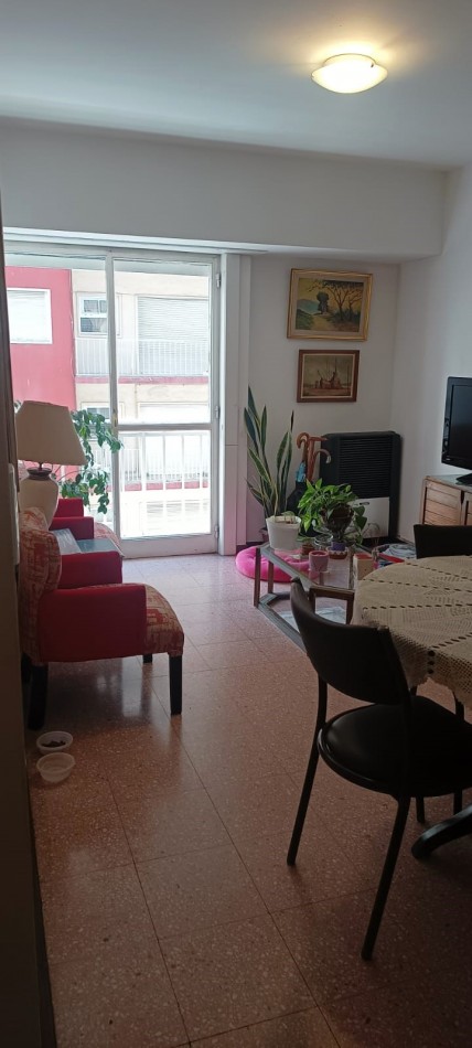 Depto 2 ambientes +  escritorio, con opcion a cocheera a una cuadra !!!