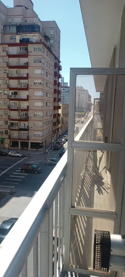 Depto 2 ambientes +  escritorio, con opcion a cocheera a una cuadra !!!