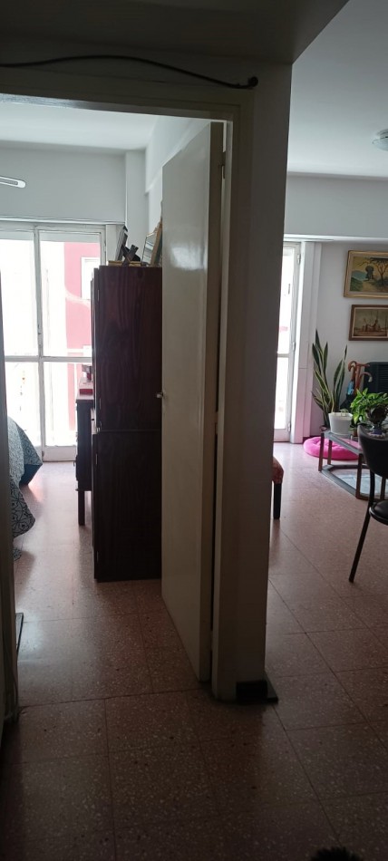 Depto 2 ambientes +  escritorio, con opcion a cocheera a una cuadra !!!