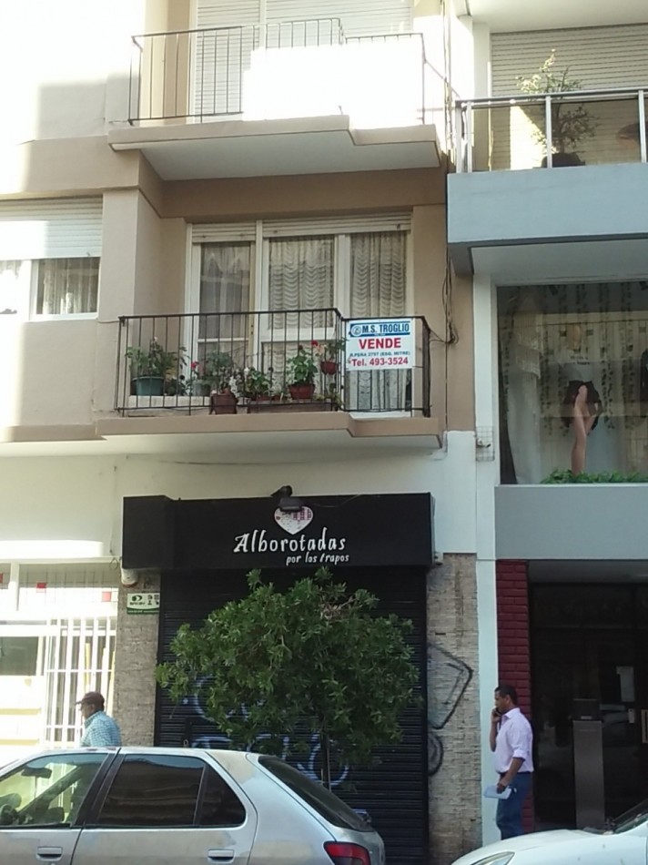 Depto 2 Amb. a la calle con balcon