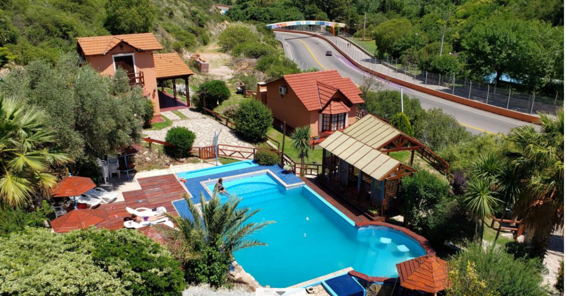 EN VENTA COMPLEJO TURISTICO DE 7 CABANAS, PISCINA GYM. SAN LUIS.