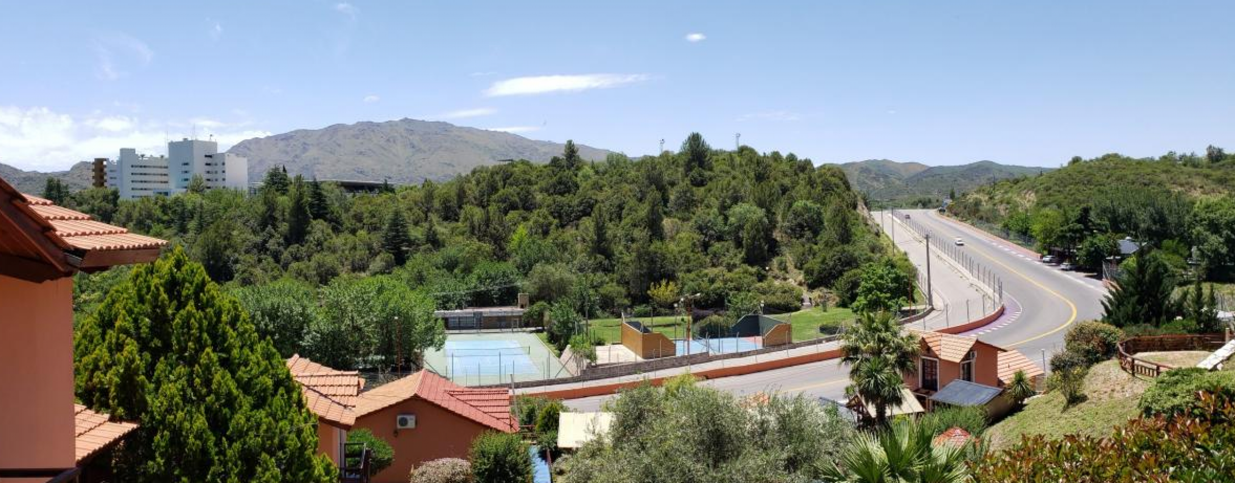 EN VENTA COMPLEJO TURISTICO DE 7 CABANAS, PISCINA GYM. SAN LUIS.