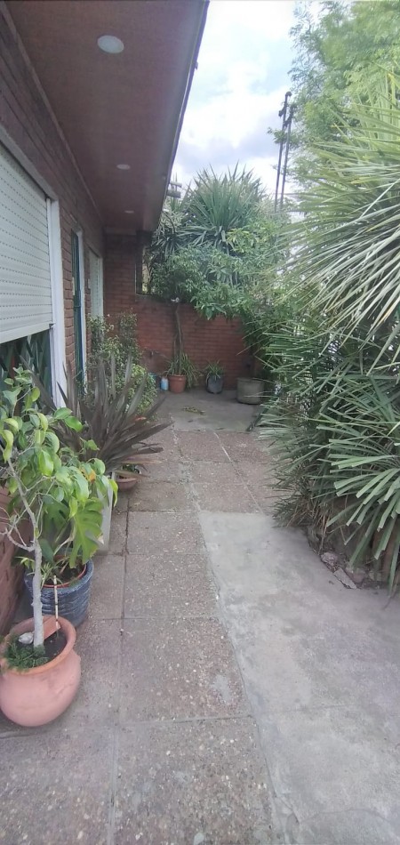 CASA 3 AMB.EN ESQUINA.GGE.JARDIN.BOSQUE ALEGRE.