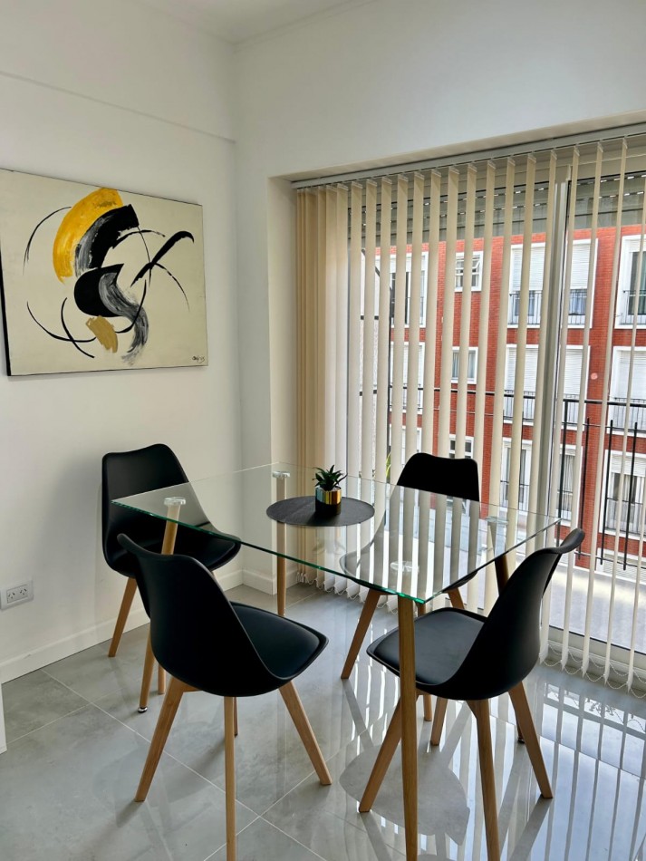 AMBIENTE EXTERNO, CON BALCON. A NUEVO.EQUIPADO.