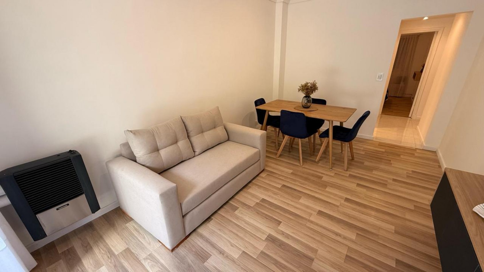 2 AMBIENTES EXERNOS CON BALCON. A NUEVO, AMOBLADO Y DECORADO.