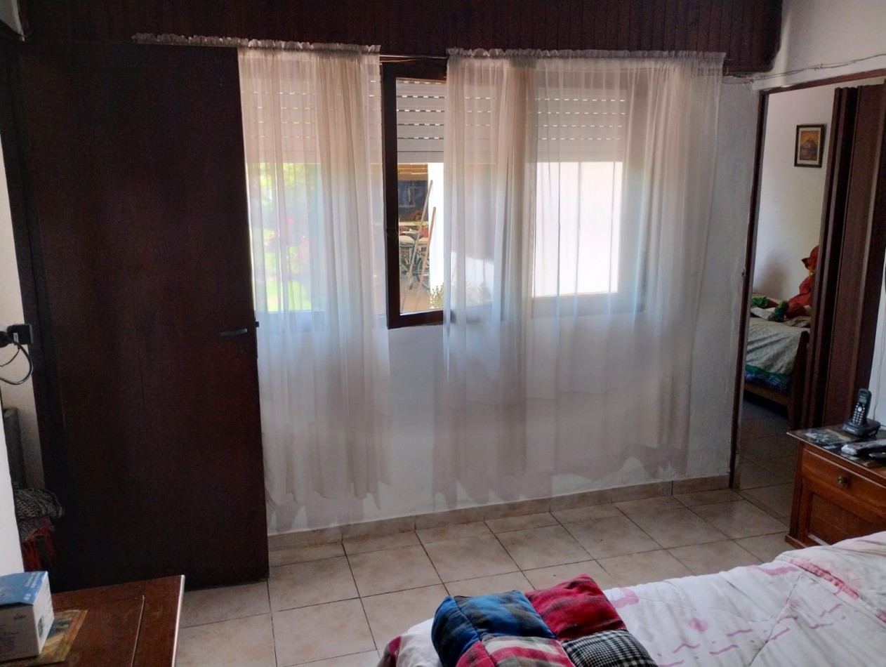 CHALET 3 AMB.MAS DEPTO.GARAGE.PARQUE. TOMA PH. 