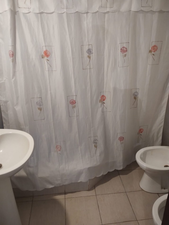 CHALET 3 AMB.MAS DEPTO.GARAGE.PARQUE. TOMA PH. 