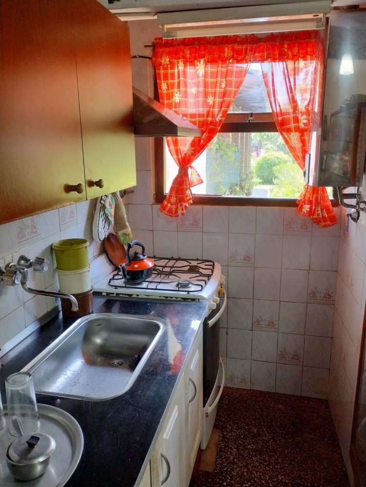 CHALET 3 AMB.MAS DEPTO.GARAGE.PARQUE. TOMA PH. 