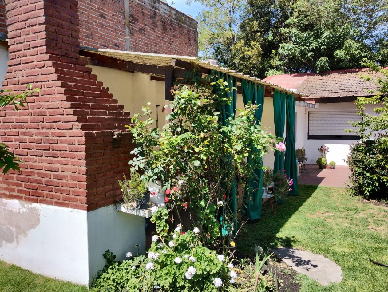 CHALET 3 AMB.MAS DEPTO.GARAGE.PARQUE. TOMA PH. 