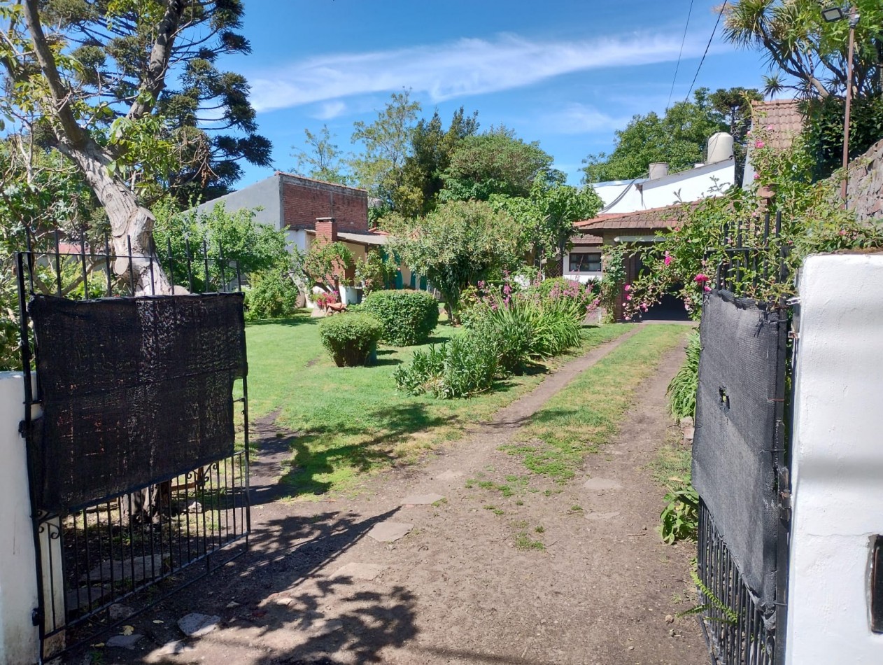 CHALET 3 AMB.MAS DEPTO.GARAGE.PARQUE. TOMA PH. 