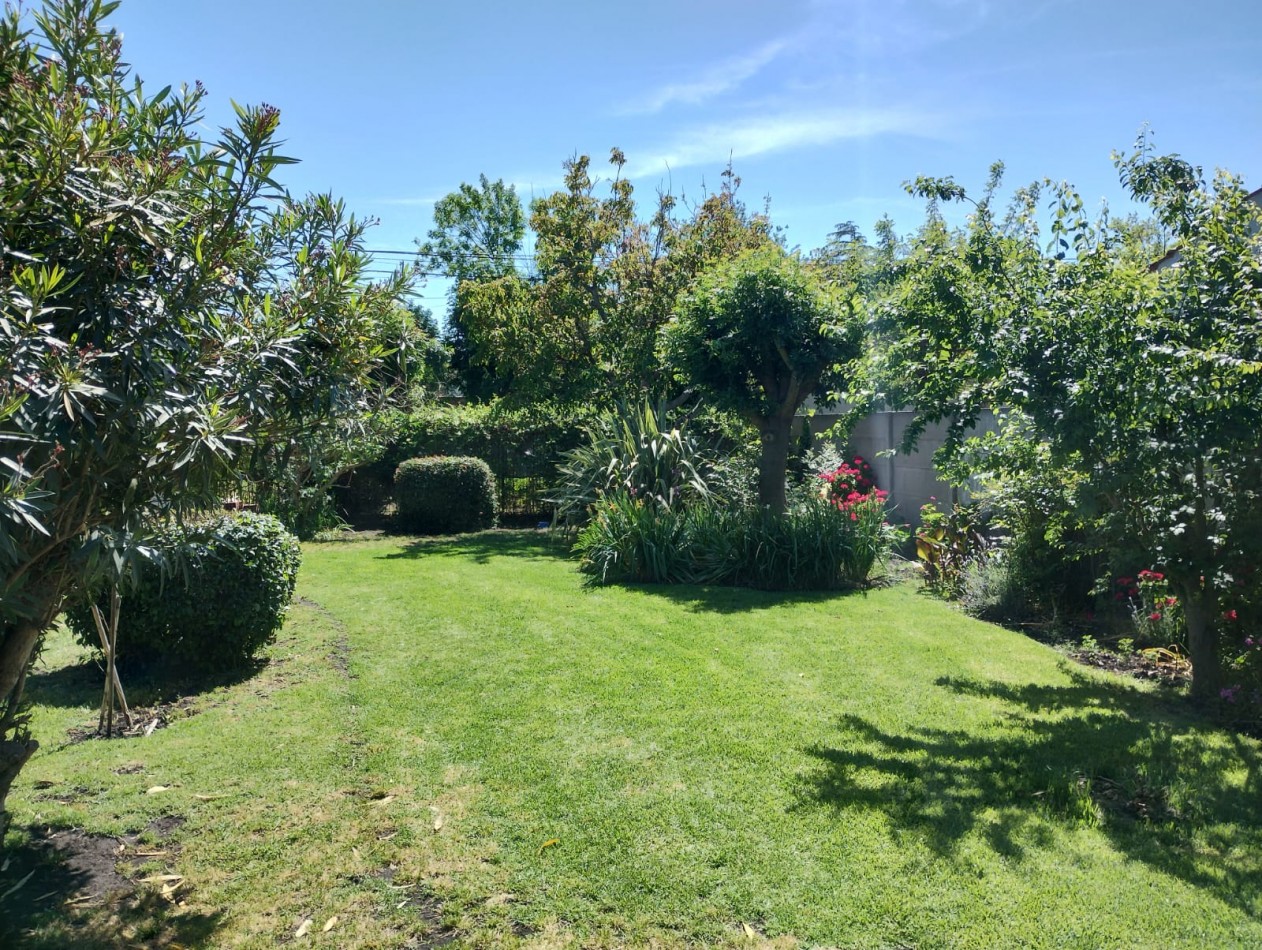 CHALET 3 AMB.MAS DEPTO.GARAGE.PARQUE. TOMA PH. 