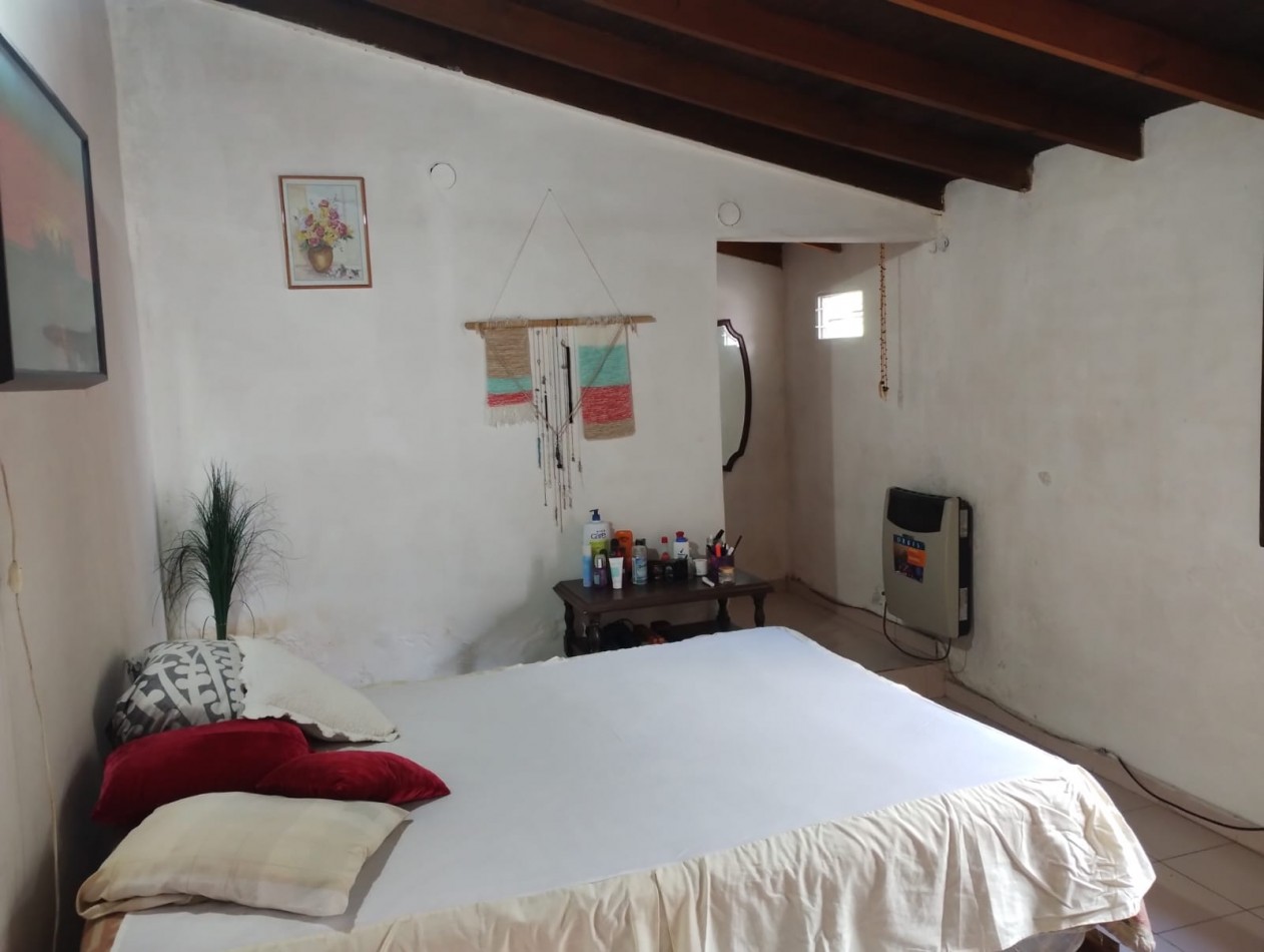 CHALET 3 AMB.MAS DEPTO.GARAGE.PARQUE. TOMA PH. 