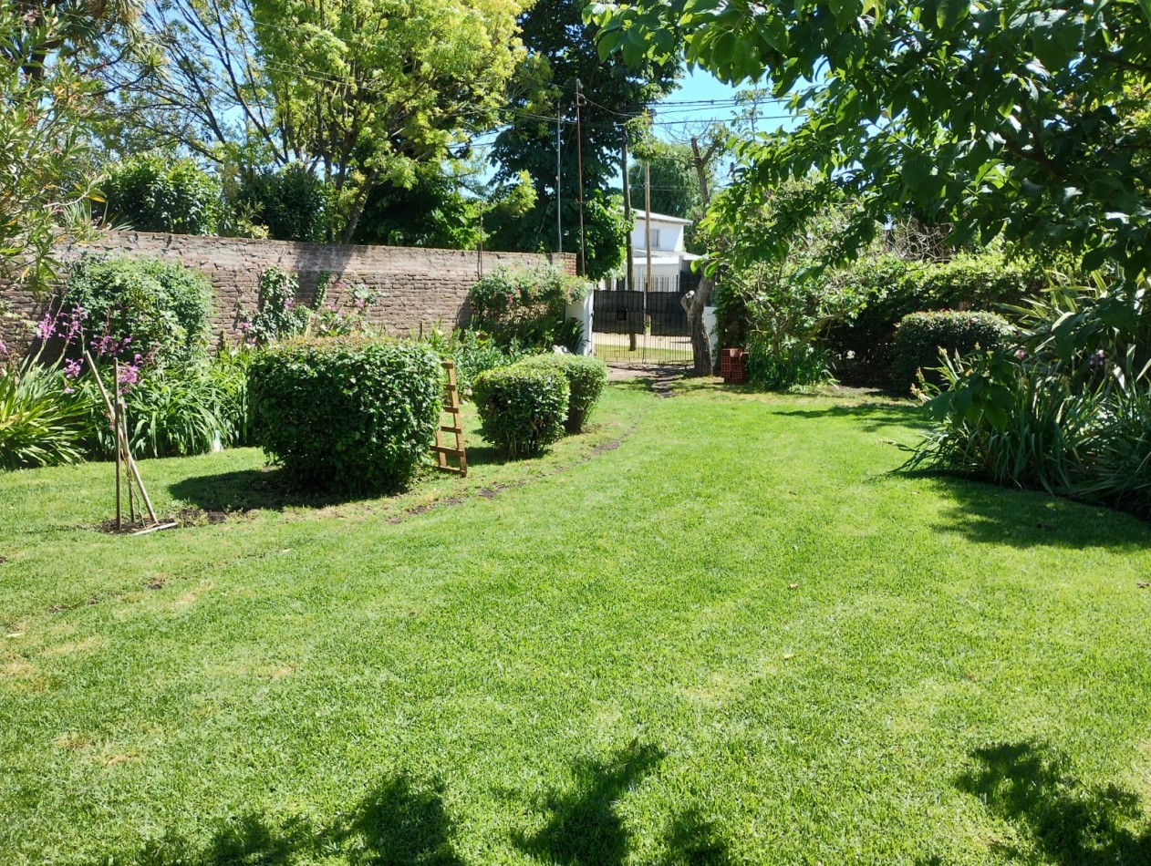 CHALET 3 AMB.MAS DEPTO.GARAGE.PARQUE. TOMA PH. 