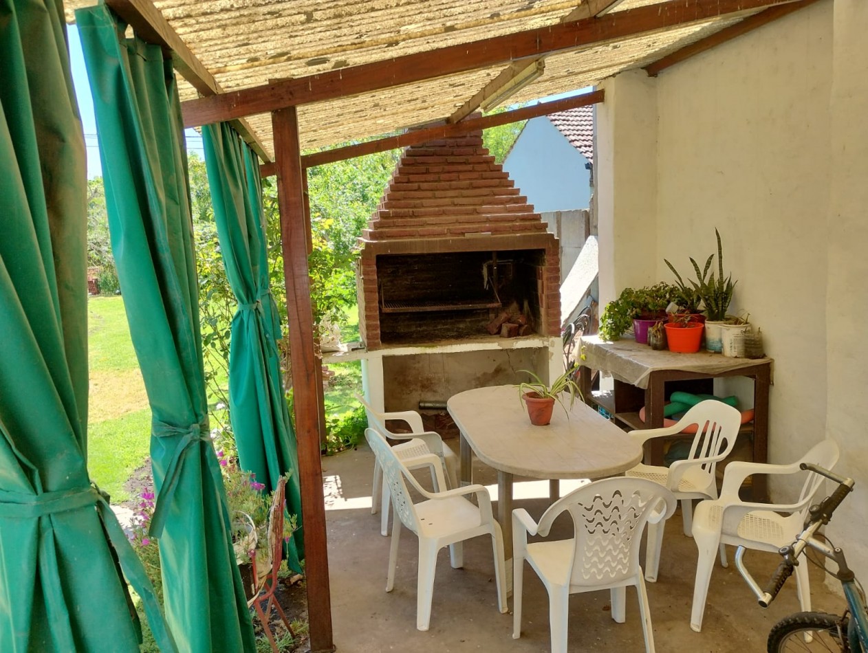 CHALET 3 AMB.MAS DEPTO.GARAGE.PARQUE. TOMA PH. 