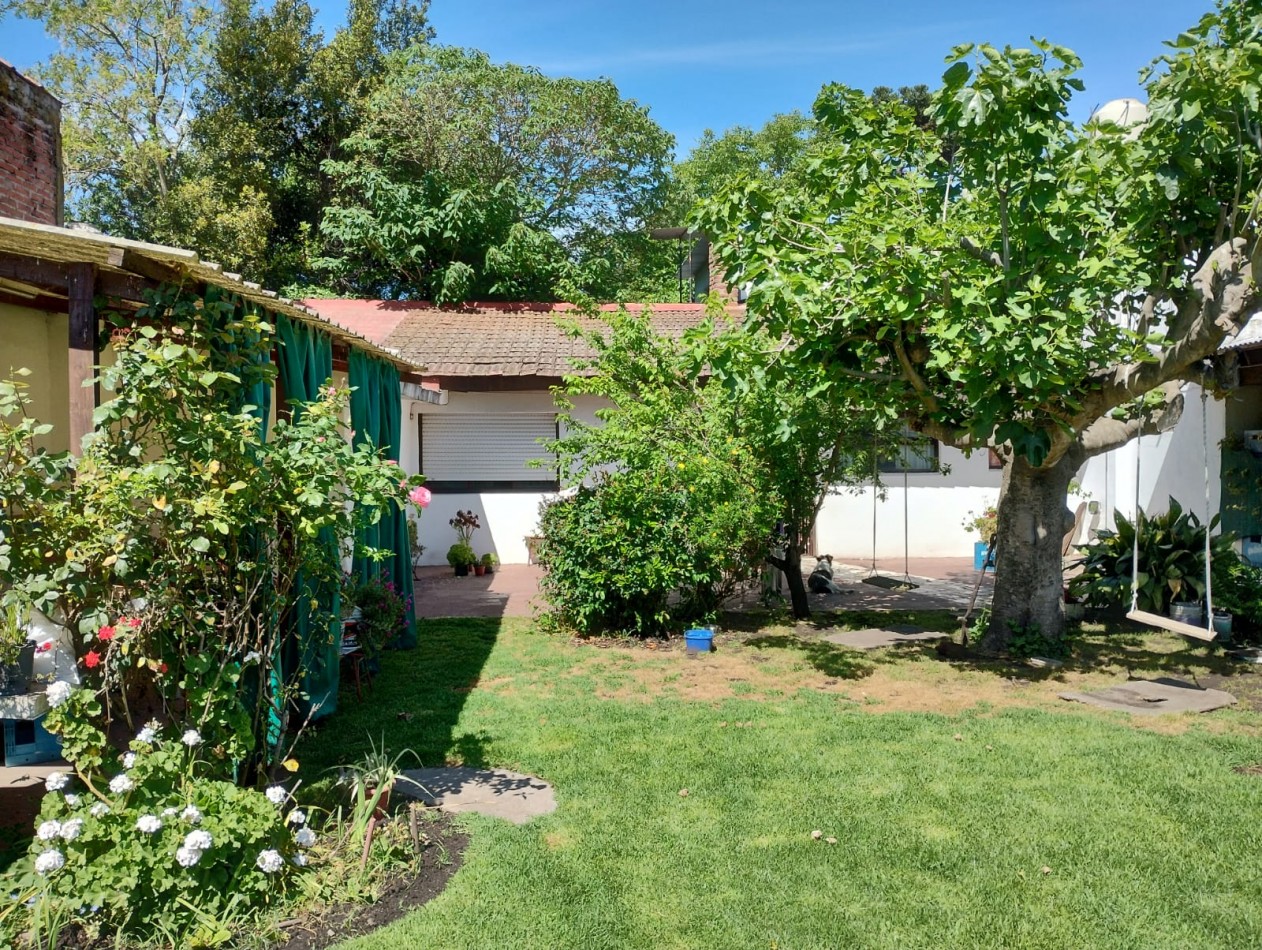 CHALET 3 AMB.MAS DEPTO.GARAGE.PARQUE. TOMA PH. 