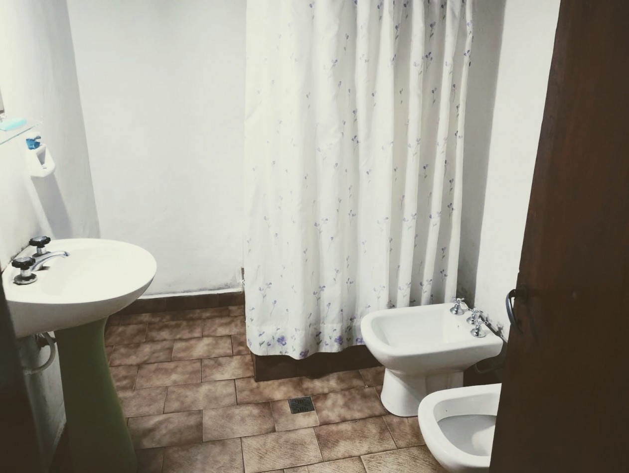 CHALET 3 AMB.MAS DEPTO.GARAGE.PARQUE. TOMA PH. 