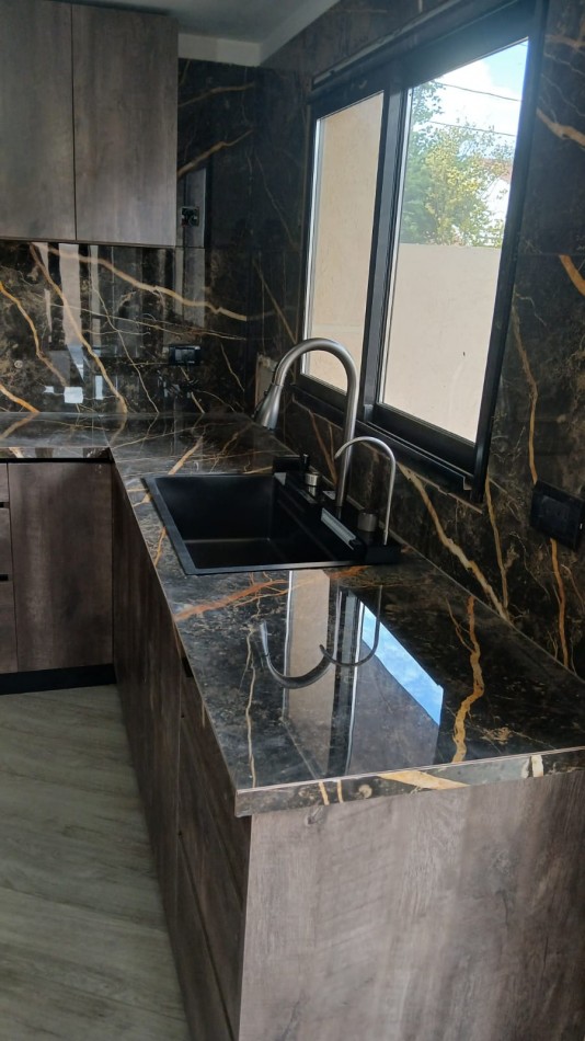 A ESTRENAR DUPLEX 4 AMB.JARDIN.ENTRADA DE AUTO.LOS PINARES.