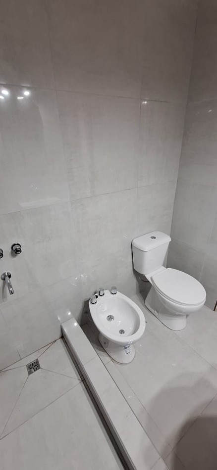 EXCELENTE CHALET 3 AMB.PARQUE.GGE. BARRIO PARQUE LURO.