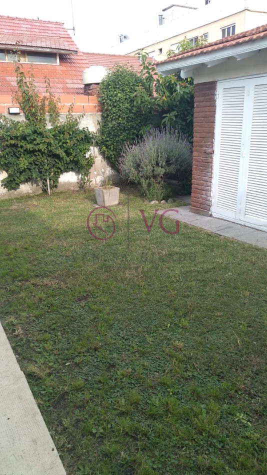 PH 2 AMB.CON QUINCHO, Y/O MONOAMBINTE, ENTRADA DE AUTO Y JARDIN.