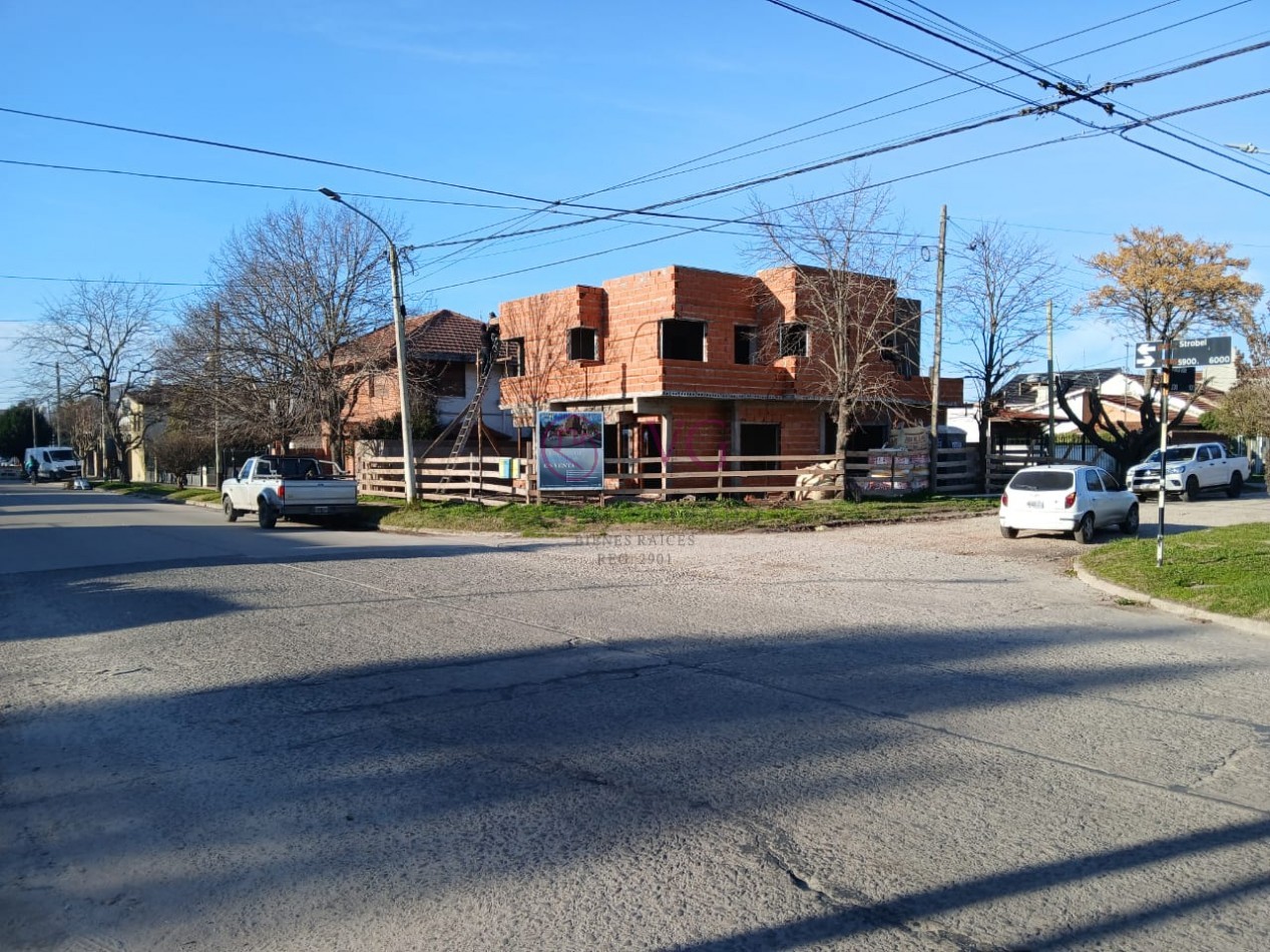 DUPLEX 4 AMB.ENTRADA DE AUTO.A ESTRENAR. LOS PINARES.