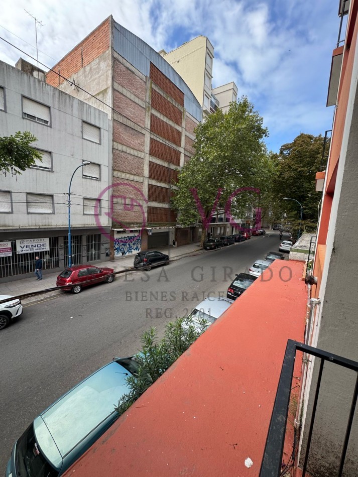 2 AMB. CON DPCIA.EXTERNOS CON BALCON.PATIO PROPIO.
