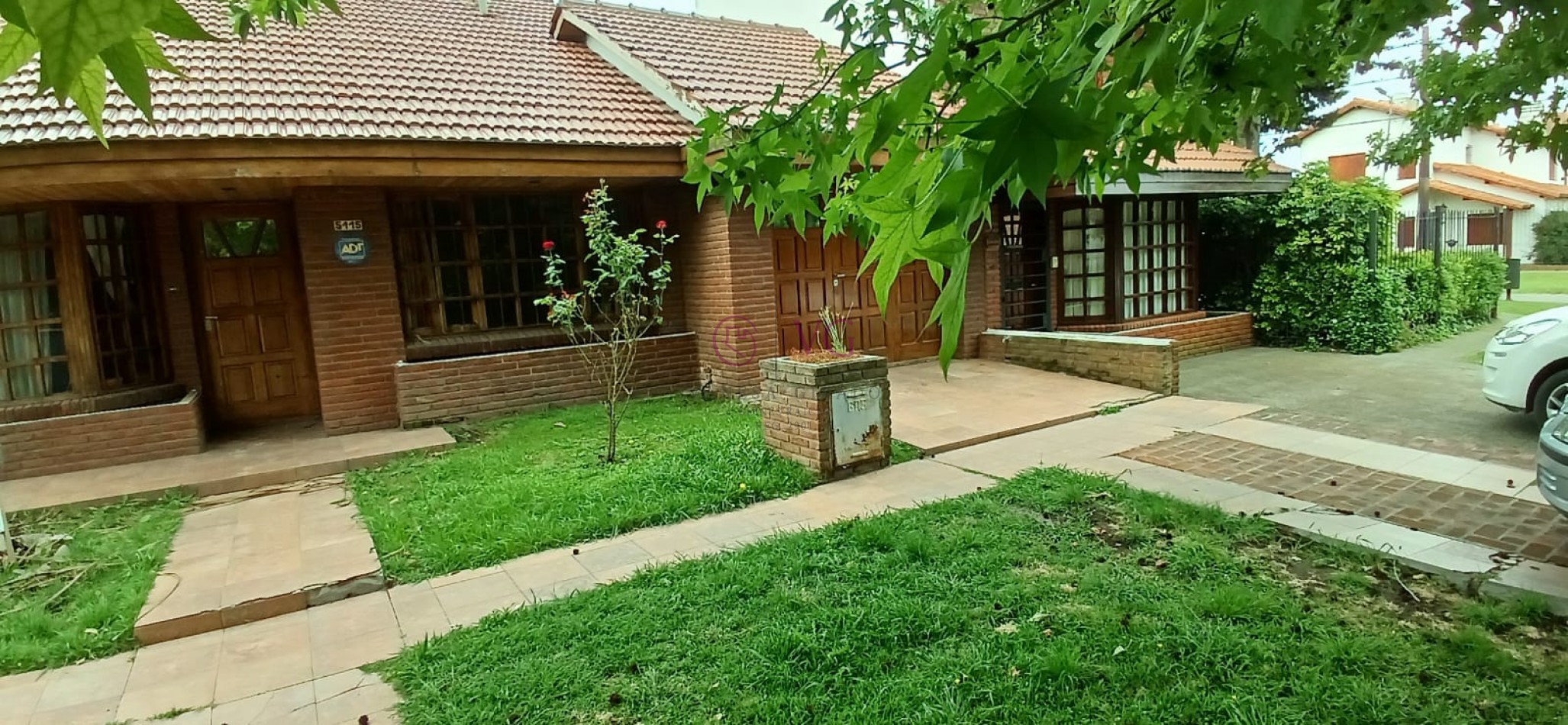 CHALET 4 AMB.GGE, JARDIN.BARRIO CONSTITUCION.