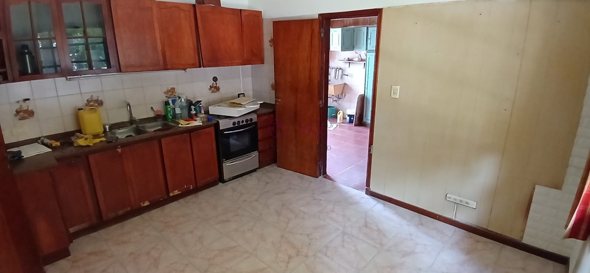 CHALET 4 AMB.GGE, JARDIN.BARRIO CONSTITUCION.