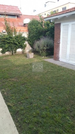 PH 2 AMB.CON QUINCHO, Y/O MONOAMBINTE, ENTRADA DE AUTO Y JARDIN.