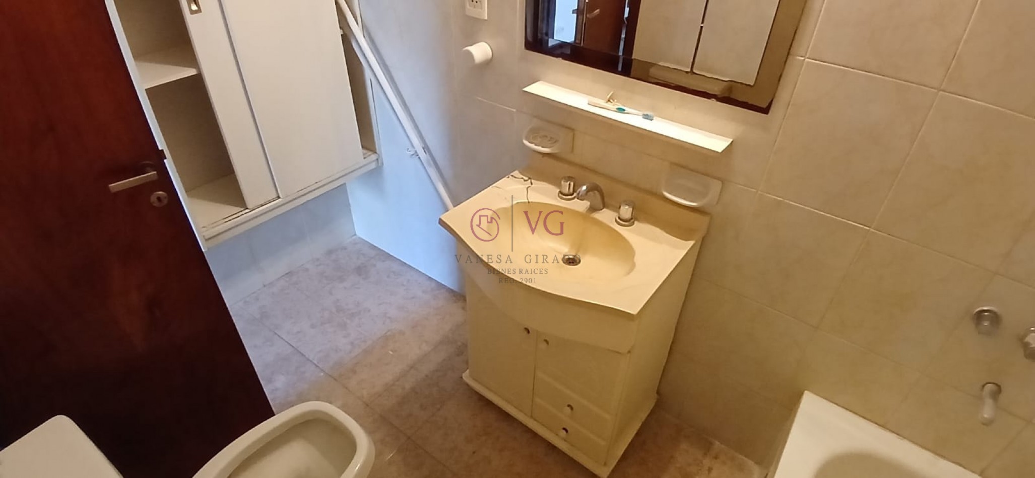 CHALET 4 AMB.GGE, JARDIN.BARRIO CONSTITUCION.