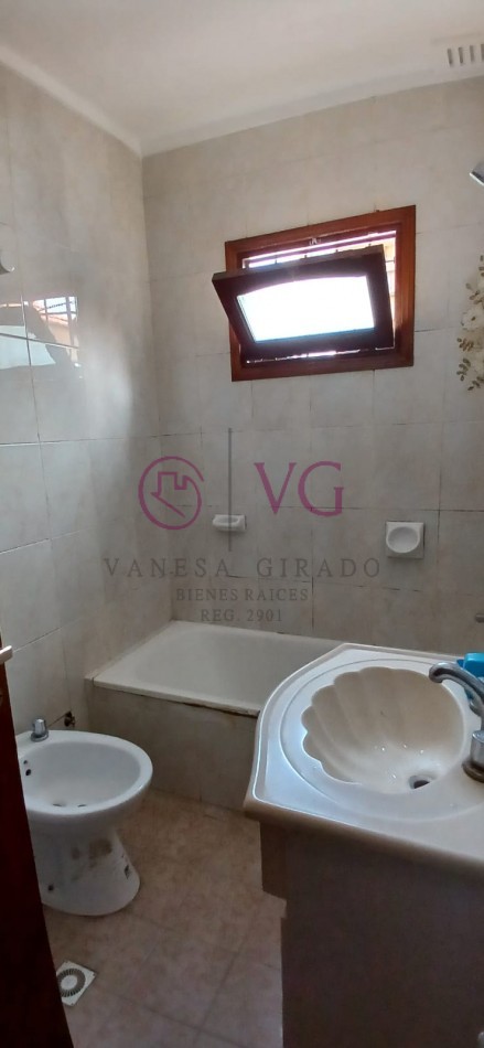 CHALET 4 AMB.GGE, JARDIN.BARRIO CONSTITUCION.