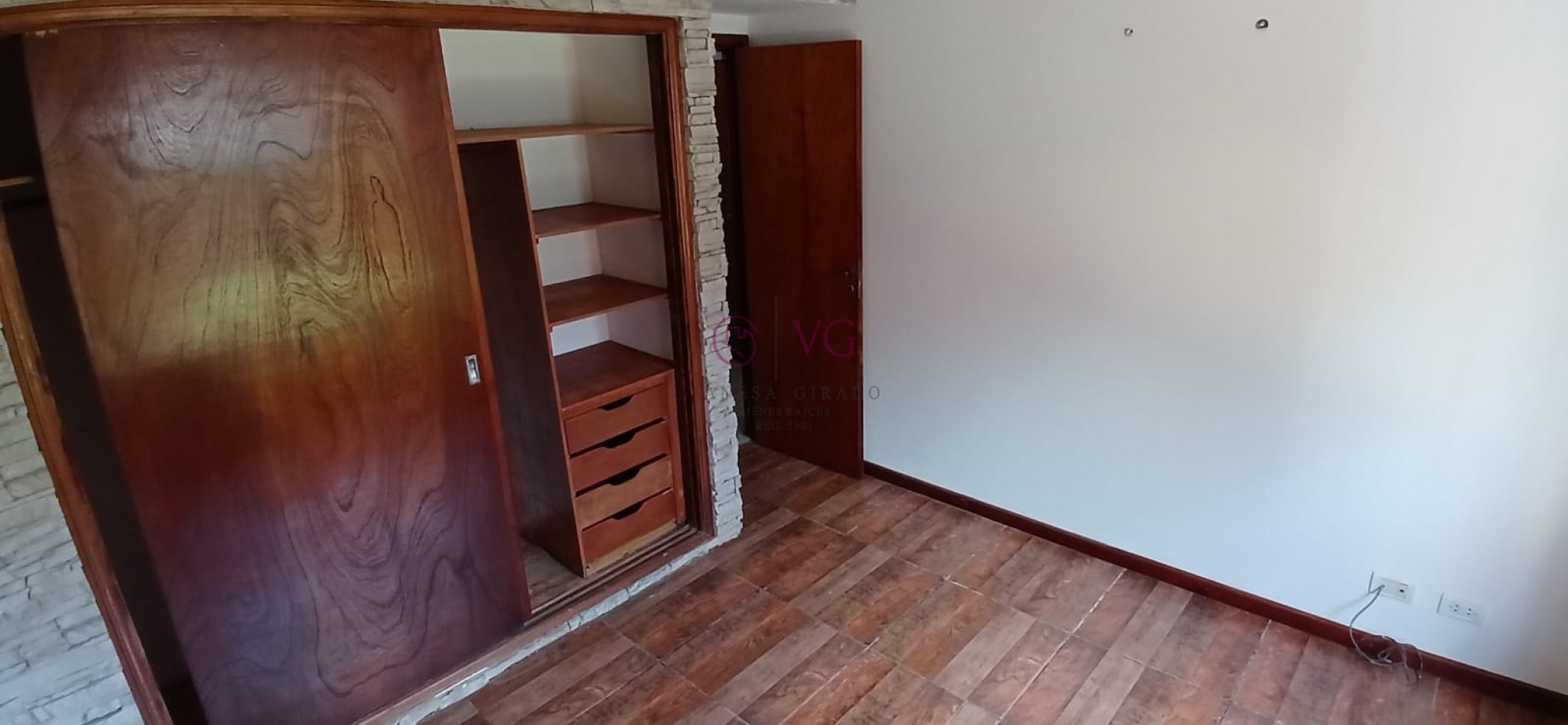CHALET 4 AMB.GGE, JARDIN.BARRIO CONSTITUCION.
