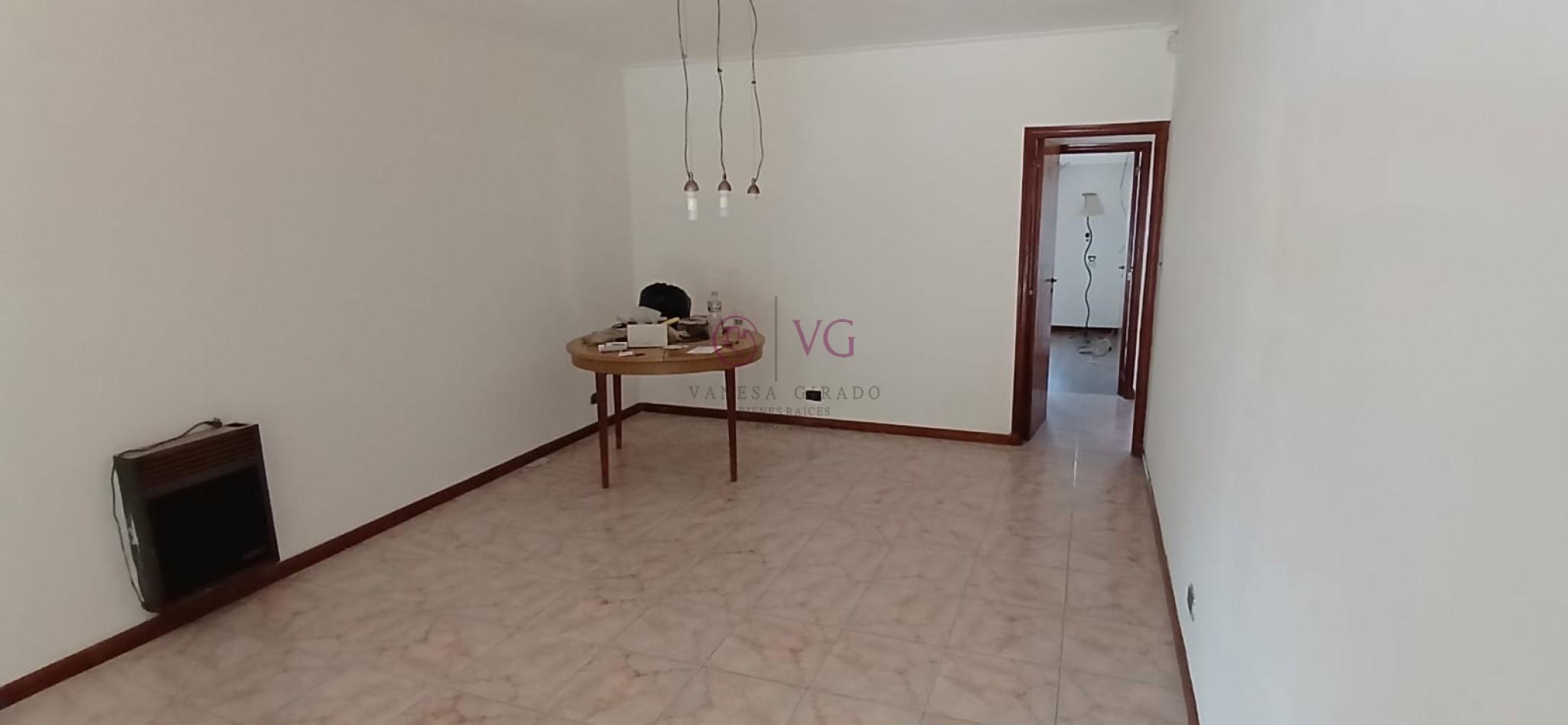 CHALET 4 AMB.GGE, JARDIN.BARRIO CONSTITUCION.
