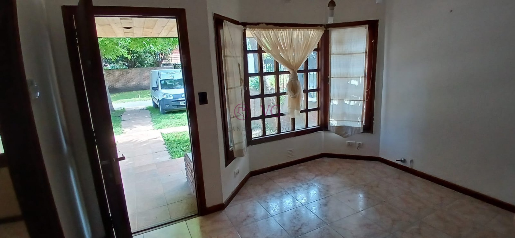 CHALET 4 AMB.GGE, JARDIN.BARRIO CONSTITUCION.