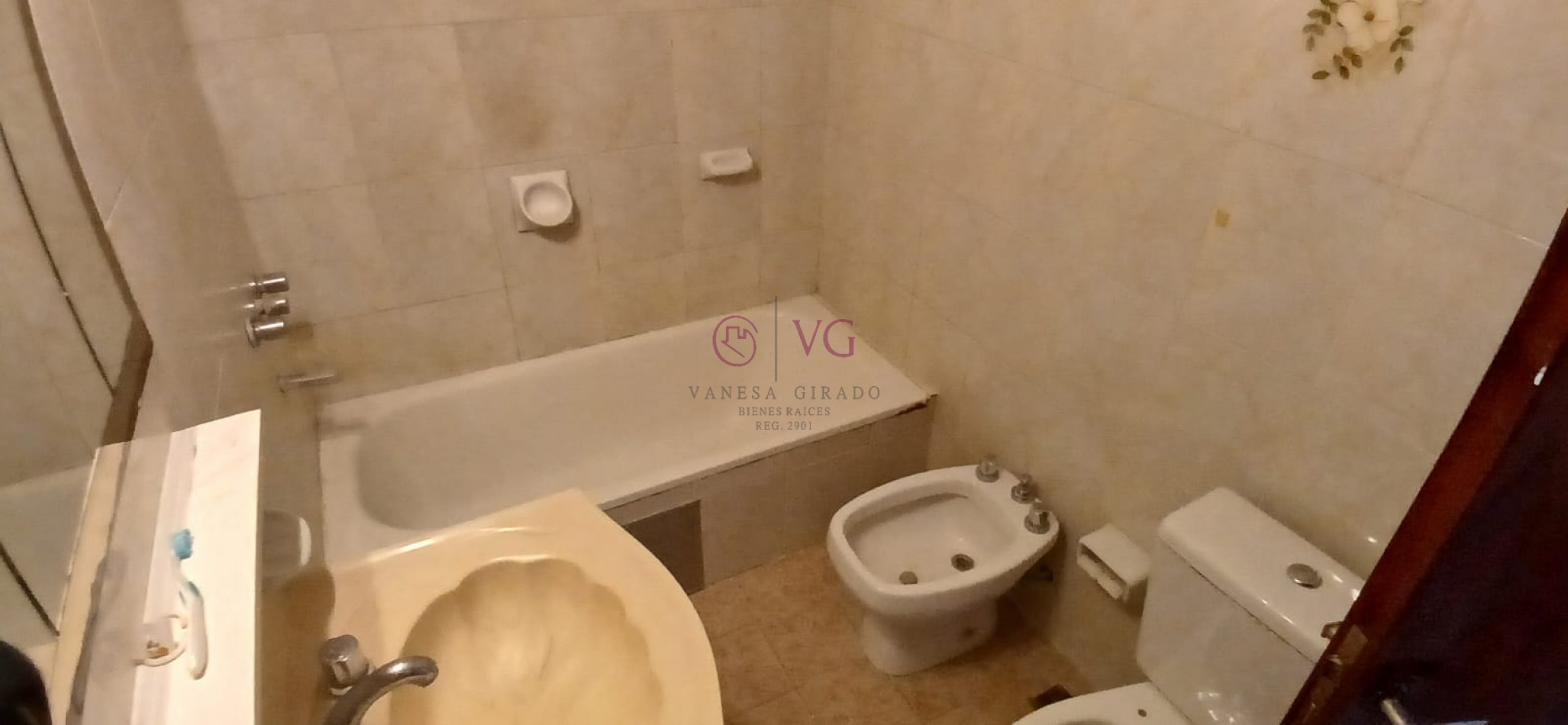 CHALET 4 AMB.GGE, JARDIN.BARRIO CONSTITUCION.