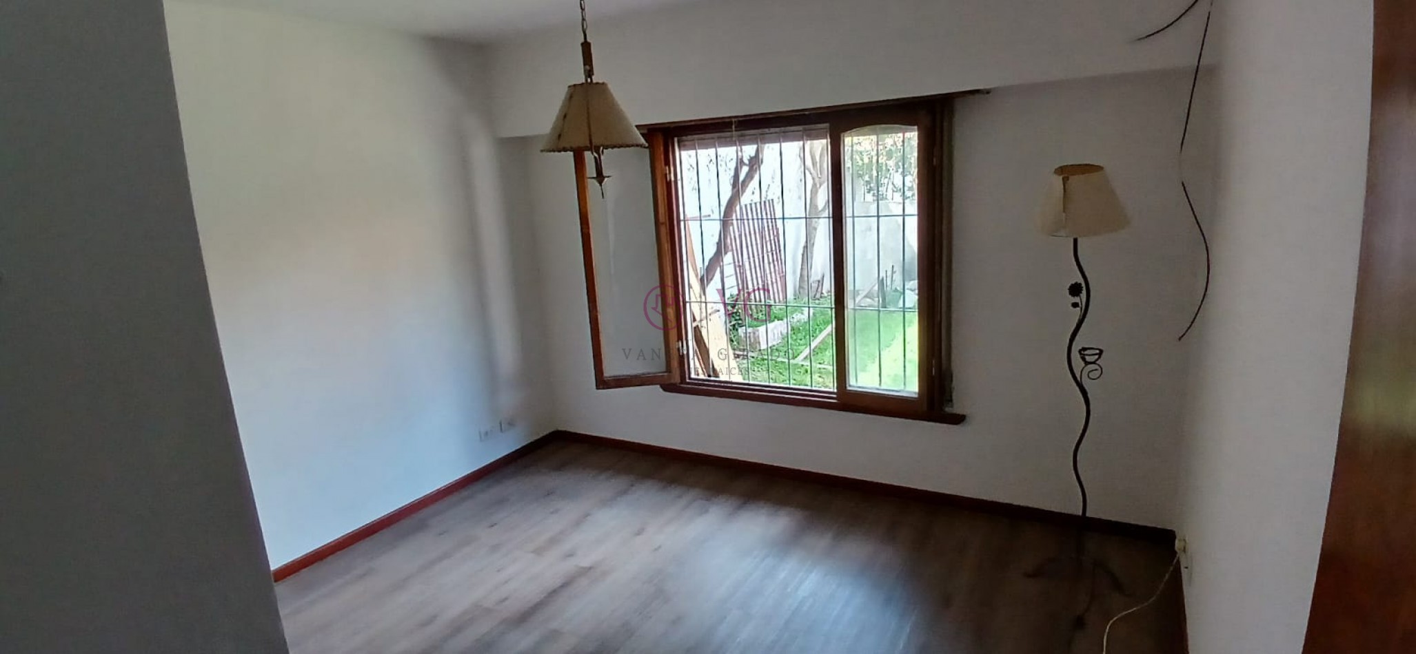 CHALET 4 AMB.GGE, JARDIN.BARRIO CONSTITUCION.