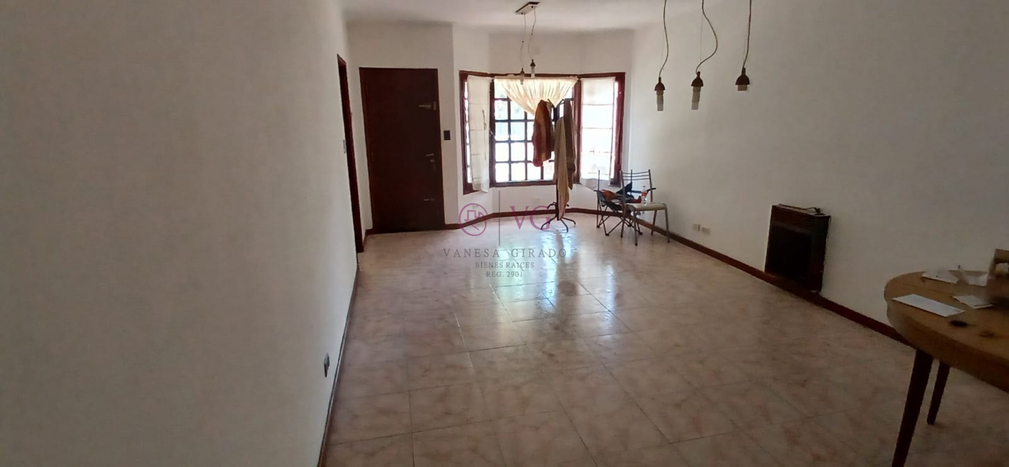 CHALET 4 AMB.GGE, JARDIN.BARRIO CONSTITUCION.
