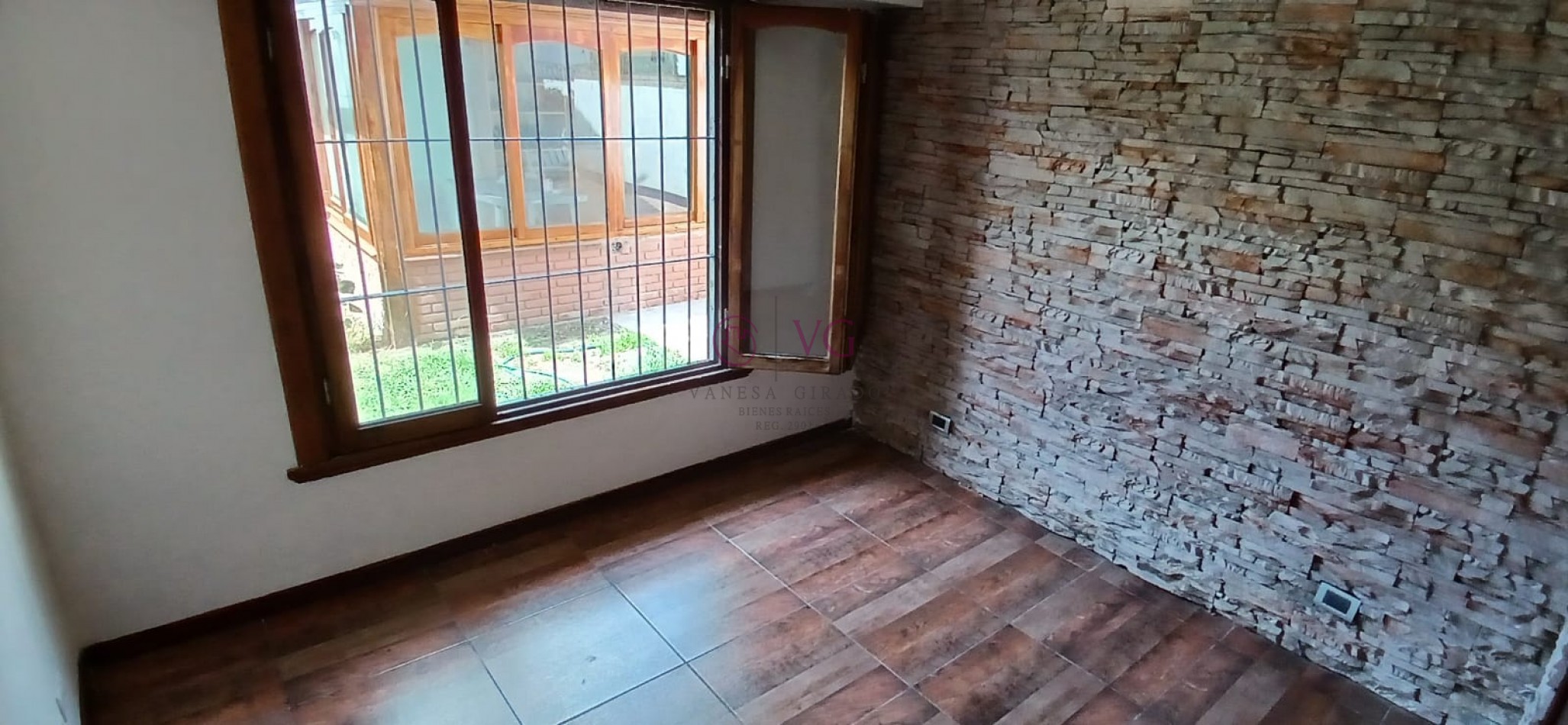CHALET 4 AMB.GGE, JARDIN.BARRIO CONSTITUCION.