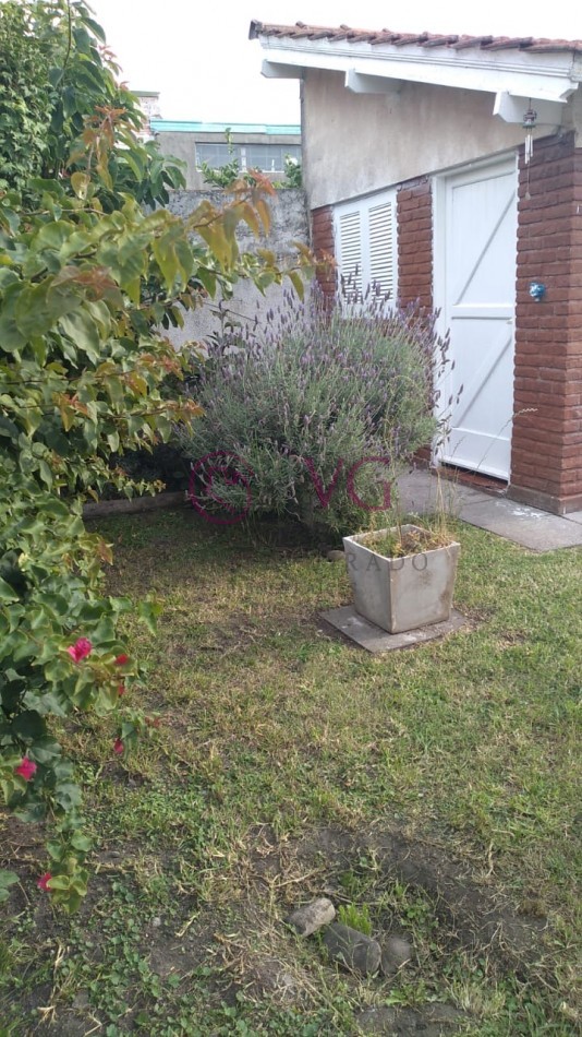 PH 2 AMB.CON QUINCHO, Y/O MONOAMBINTE, ENTRADA DE AUTO Y JARDIN.