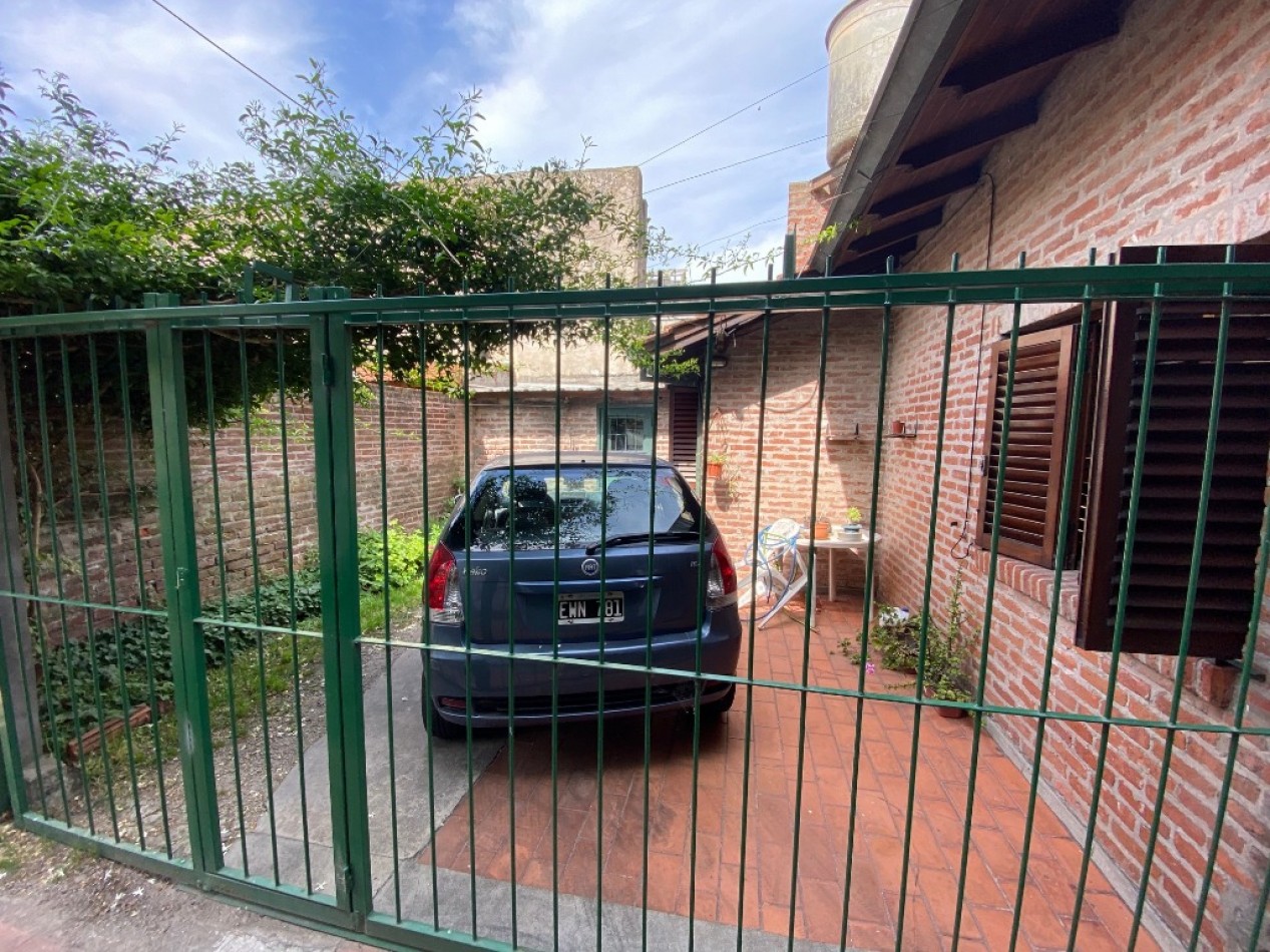 PH AL FRENTE TIPO CHALET, 3 AMB.COCHERA, PATIO. ZONA FERRO.