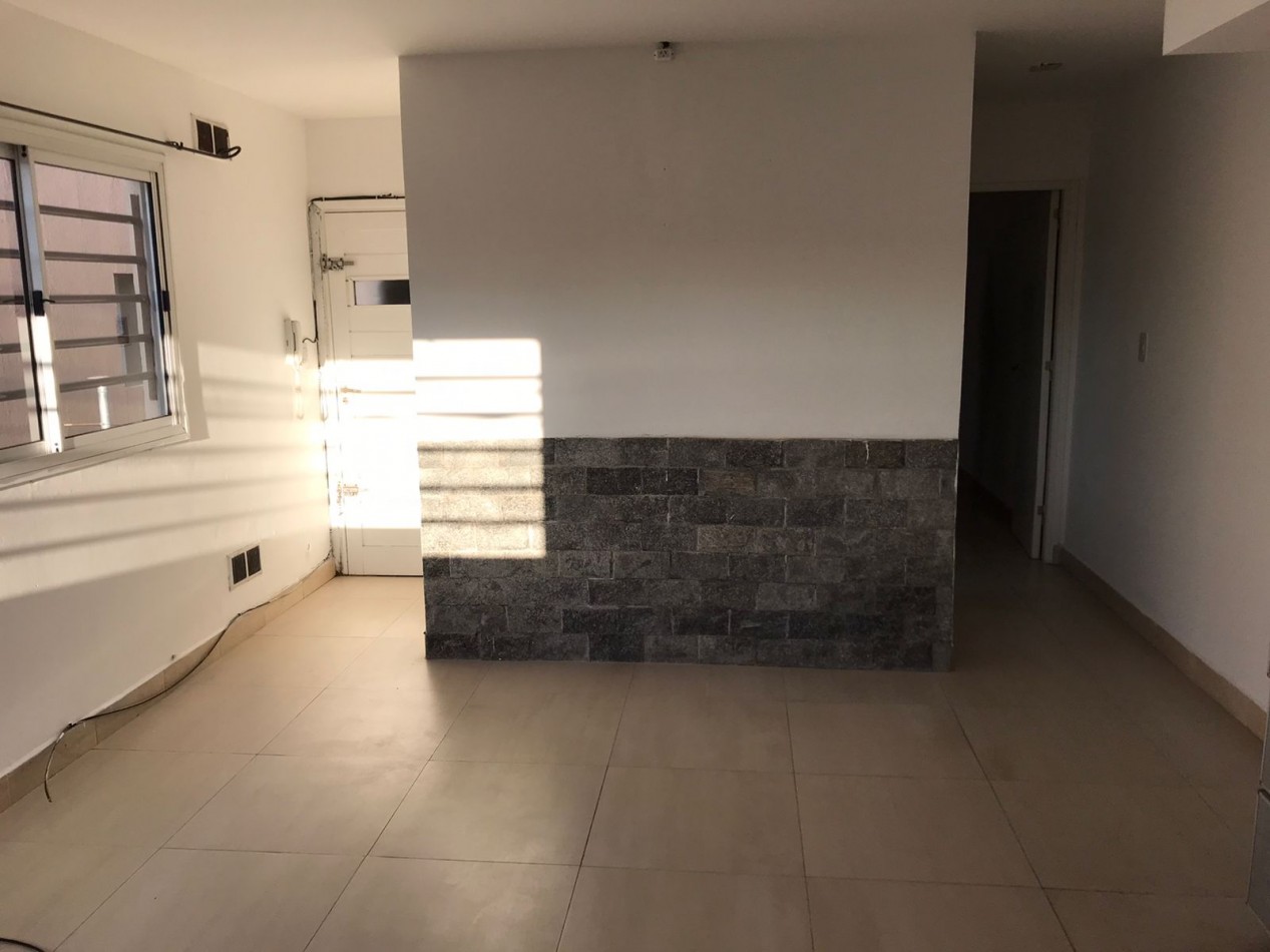 PLANTA ALTA EXTERNO, 2 AMB.CON ESP. COCHERA SAN JOSE.
