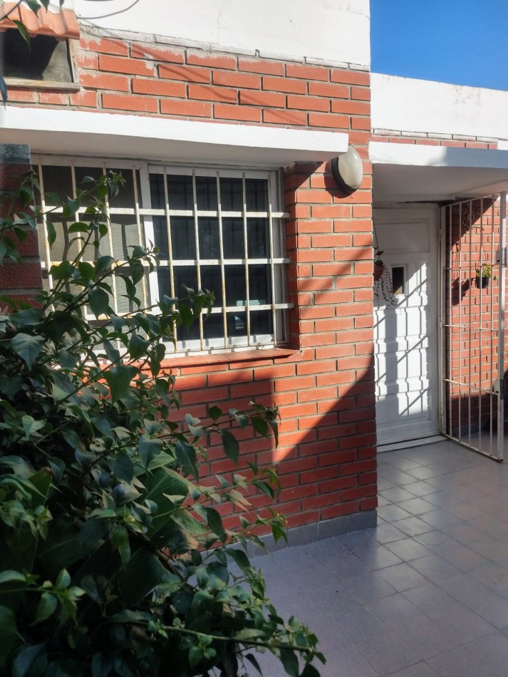 PH 2 AMB.POR PASILLO, CON PATIO y TERRAZA.CON RENTA.