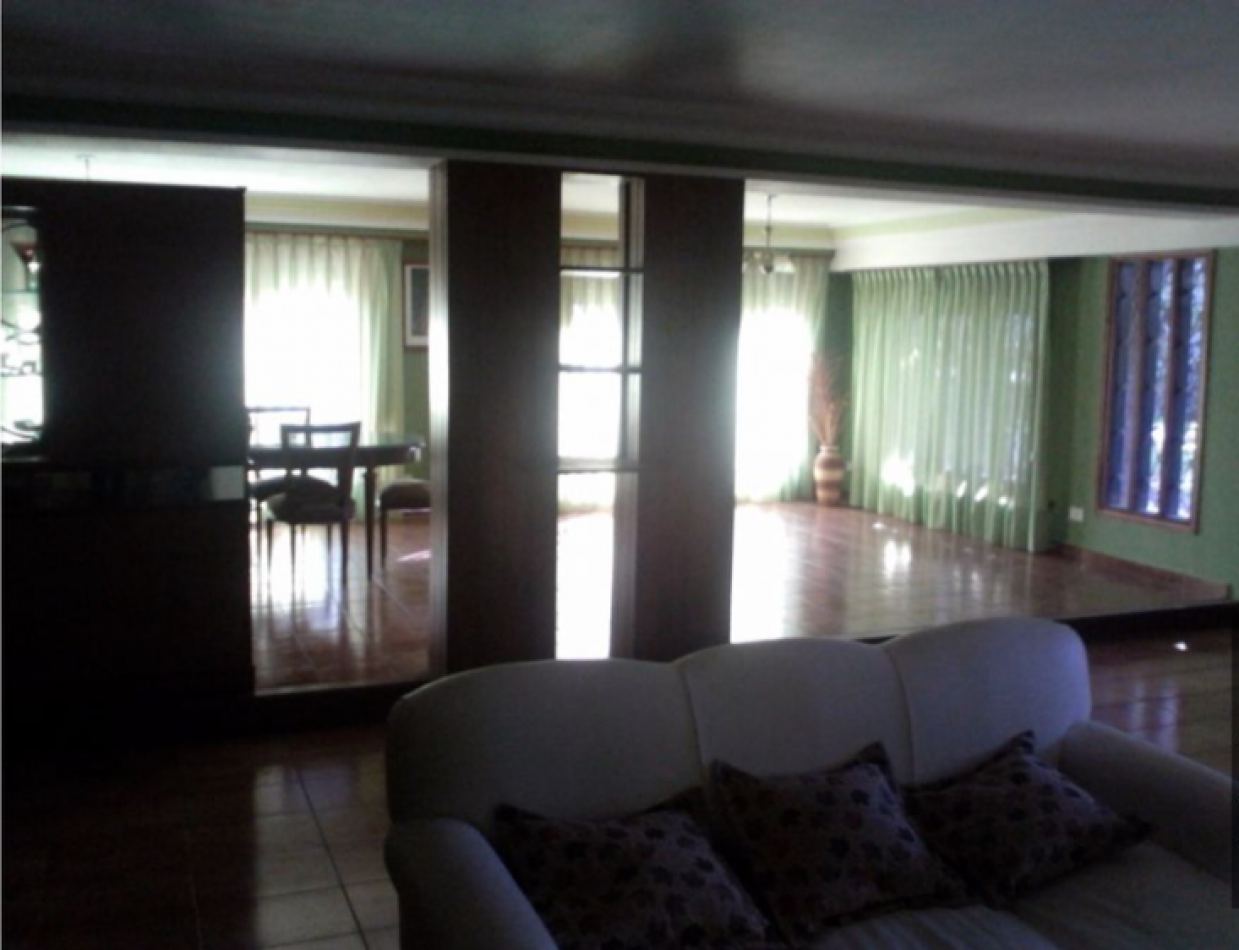 GRANDIOSA CASA QUINTA PROXIMA A CAMPING MUNICIPALES.