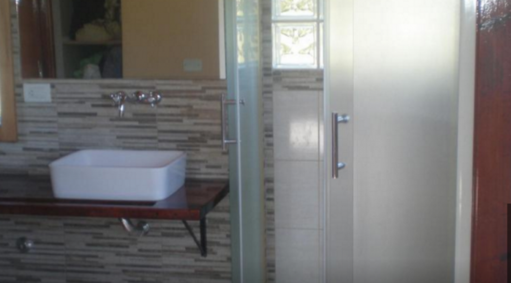 MODERNO CHALET SOBRE 4162 METROS DE LOTE. POSIBILIDAD DE 1 LOTE MAS.