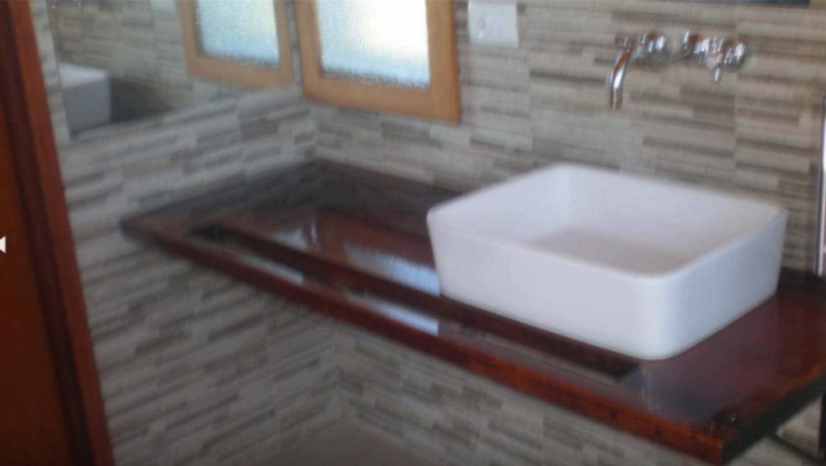 MODERNO CHALET SOBRE 4162 METROS DE LOTE. POSIBILIDAD DE 1 LOTE MAS.