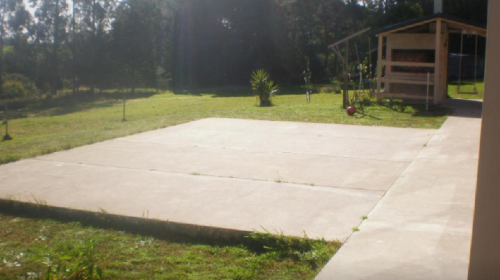 MODERNO CHALET SOBRE 4162 METROS DE LOTE. POSIBILIDAD DE 1 LOTE MAS.